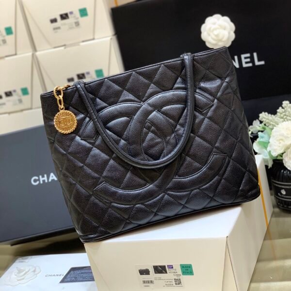 CHANEL Hilton