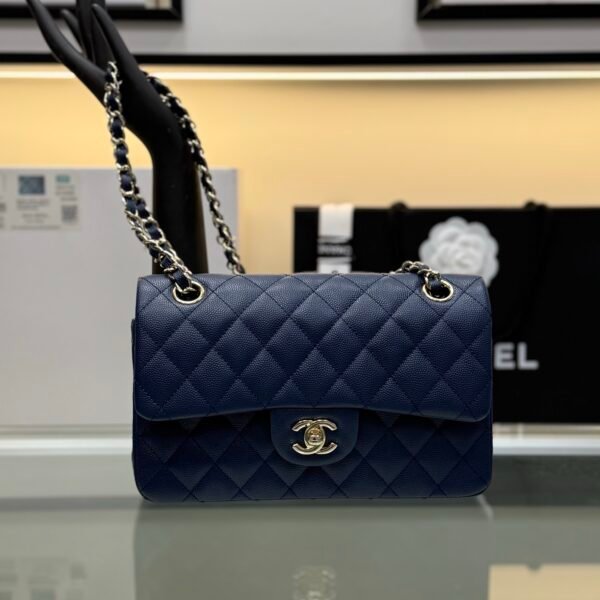 CHANEL Classic Flap (23cm)